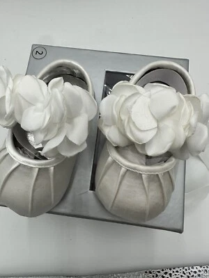 Stuart Weitzman Nuevo en Caja Blanco Bebé Ann Cuna Zapato Talla 2 Infantil Ballet Boda 3-6M Foto 1 de 4