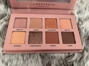Anastasia Beverly Hills Glam To Go Mini Palette Eye Shadows - Picture 1 of 3