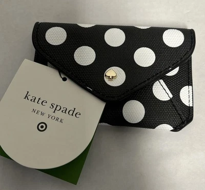 Estuche para tarjetas Kate Spade New York X Target a lunares negro EN MANO Foto 1 de 4