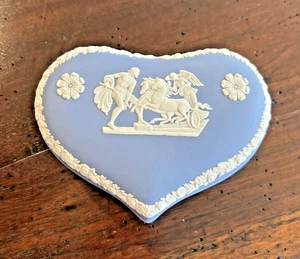 Vintage Wedgwood Blue & White Jasperware Covered Heart Shaped Trinket Box - Picture 1 of 13