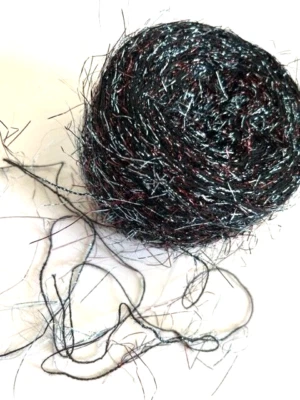 Trendsetter "Fuegos artificiales" - Pastel de 2 bolas hilo de pestañas - negro con reflejos azules Foto 1 de 2