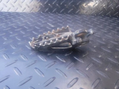 2007 HONDA CRF250R LEFT FOOT PEG  CRF 250R 04 05 06 07 08 09 - Image 1 of 4