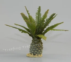 S16 Young Palm Tree Sheffield Miniatures Foliage Tree Diorama - 1/30th Scale - Picture 1 of 4