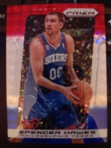 2013-14 Panini Prizm #20 Spencer Hawes mosaico rojo blanco y azul como nuevo - Imagen 1 de 1