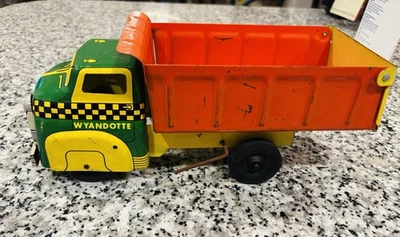 Camión de volteo Wyandotte vintage litográfico de hojalata 12" años 50 verde y rojo Foto 1 de 4