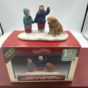 Vintage Lemax 1995 Dickensvale Village Porcelain Brothers Tree w Dog Figur 53151 - Bild 1 von 13
