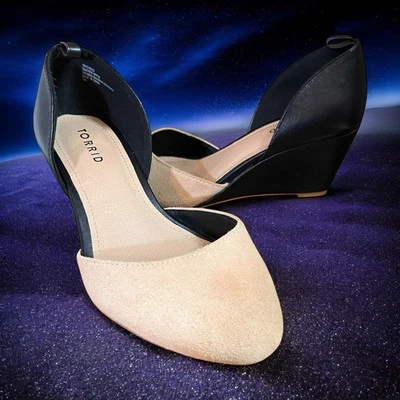 Tacones de cuña Torrid de gamuza negros y topos para mujer talla 6W parte superior de cuero Foto 1 de 4