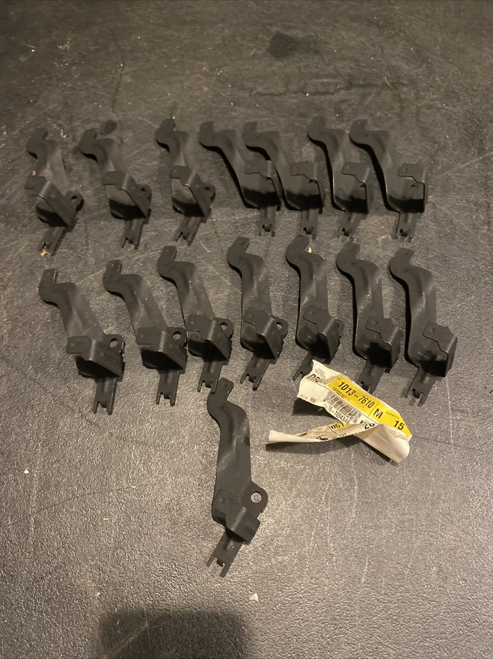 Lote De 15 NOS Bujía Cable Soporte Gm 10137610 Gm 4.3 88-1994 Foto 1 de 4