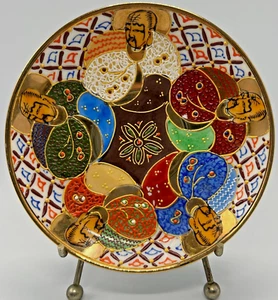 Piatto dorato VINTAGE giapponese Satsuma Moriage Gods & Goddes - dipinto a mano 5,5" - Foto 1 di 5