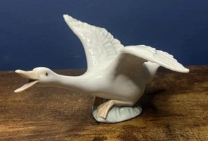 LLADRO PORCELAIN GOOSE " TAKING FLIGHT " #1264-No Box - Picture 1 of 5