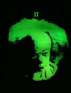 Stephen King's IT Walmart Exclusive DVD Glow In Dark Slipcover OG TV Series - Imagen 1 de 6