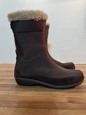 Женские коричневые неопреновые сапоги без застежек с подкладкой Aetrex Berries размер 6  - Изображение 1 из 4