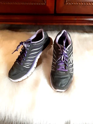 Zapatillas deportivas Sketchers con suela flexible para mujer talla 8 gris/púrpura Foto 1 de 4