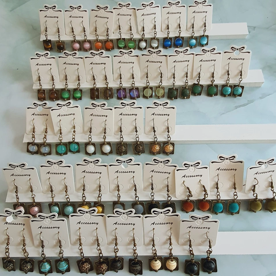 Ohrringe Handarbeit, verschiedene Perlen im Metallrahmen Quadrat - Bild 1 von 1