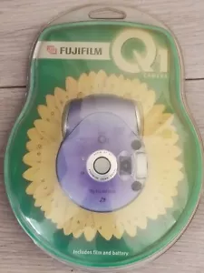 Fujifilm Q1 2x Zoom APS Camera with Flash and 1 Roll Fuji 200 APS Film NOS New - Picture 1 of 2