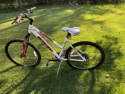 Schwinn女式Mountain Frontier Expert Sun Tour SR Shimano Breaks自行车 — 第 1/4 张图片