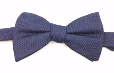 Pajarita ajustable clásica de seda azul marino lisa Countess Mara para hombre $105 Foto 1 de 4