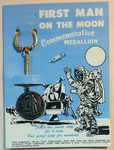 1969 "First Man On The Moon" Commemorative Medallion Key Chain ~ MINT on CARD - Picture 1 of 4