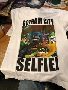 LEGO--GOTHAM CITY SELFIE--T-SHIRT---SIZE SMALL 5/6 - Picture 1 of 1