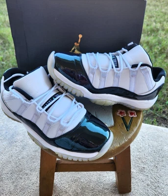 Jordan Retro 11 Bajo "Verde Esmeralda" GS 7Y / Mujer 8.5 / Hombre 7 Foto 1 de 4