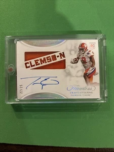2021 Panini Perfetto #FTS-TE Travis Etienne RPA Rookie Patch Auto 22/25 RC - Foto 1 di 2