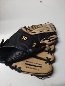 Wilson A2451 11" Youth MLB Baseball Glove Custom Fit Right Handed Thrower RHT - Picture 1 of 5