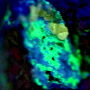 3 COLOR KIPAWA MINERAL GITTENSITE!!! 1.5 X 1 X 1.5 CM. RARE! QUEBEC CANADA #SW10 - Picture 1 of 2