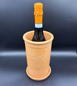 Refrigeratore bottiglie vino ceramica argilla terracotta con supporto sottobicchiere motivo uva - Foto 1 di 8
