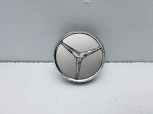 Original-Zubehör-Hersteller Mercedes Benz A B C E-KLASSE 75 mm ALURAD MITTELKAPPE KUNSTSTOFF A2204000125 - Bild 1 von 5