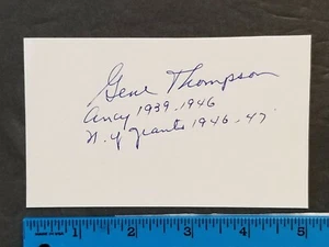 ¡¡TARJETA 3X5 VINTAGE FIRMADA A MANO AUTO 1950S-70S!! GENE THOMPSON CON CERTIFICADO DE AUTENTICIDAD JSA DISPONIBLE - Imagen 1 de 1