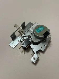 013250-000 : VIKING RANGE DOOR LATCH - Picture 1 of 15