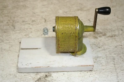 ANTIGUO ESCRITORIO ENNER PRÁCTICO Boston sacapuntas y SOPORTE TV UTILERÍA O HOMBRE CUEVA Foto 1 de 3