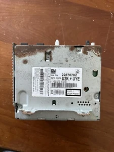 10-12 CAD SRX CHEVY CAMARO CRUZE EQUINOX AM/FM RADIO MP3 CD PLAYER 22870782 OEM - Picture 1 of 9