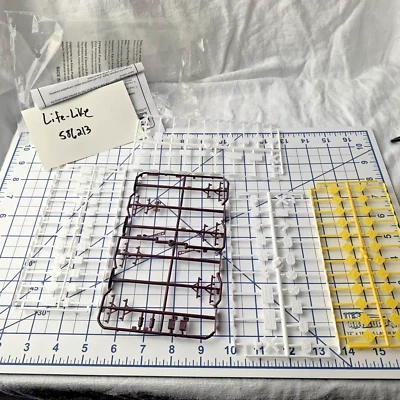 Postes de teléfono Life Like HO #586213, señales de tráfico, señales de RR ~100 piezas Foto 1 de 2