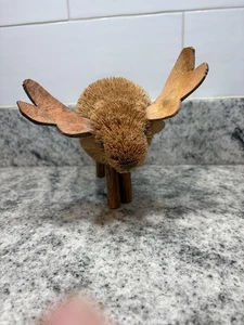 Rustikale Elch Tier Figur Holz Beine Borsten Körper Hütte Dekor 10" lang 6" hoch - Bild 1 von 16