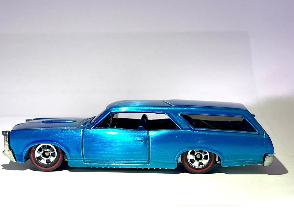 🔥 Hot Wheels 2010 Custom '66 GTO Wagon "Custom Made" Spectraflame Blue Foto 1 de 4