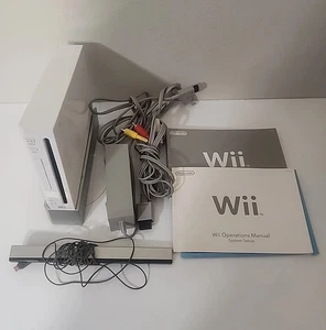 Nintendo Wii Game Console RVL-001 with Accessories & Games 2006 Tested  - Picture 1 of 13