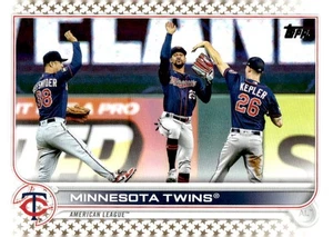 2022 Topps #435 Minnesota Twins - Picture 1 of 2