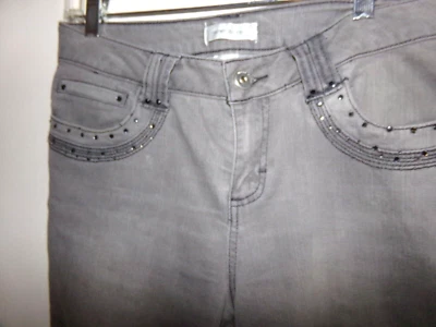 Pantalones de mezclilla elásticos de tiro medio adornados grises DRESSBARN para mujer talla 6 X 32 en muy buena condición Foto 1 de 4