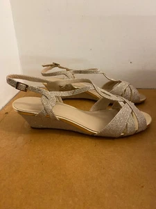 HEAVENLY SOLES GOLD SPARKLING SLING BACK SANDAL - SIZE 7 E (WIDE FIT) - Picture 1 of 5