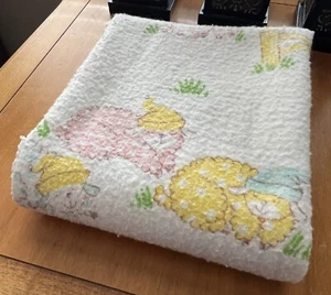 Manta para bebé de franela de colección adorno blanco satinado encuadernación cordero ovejas en pijama LEER - Imagen 1 de 8