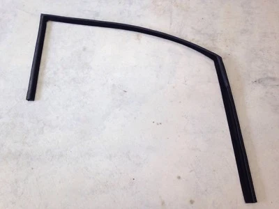 E39 BMW 97-03 525i 528i 530i 540i M5 Front Right RH Passenger Door Glass Seal - Image 1 of 4