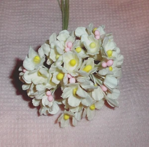 VINTAGE weiß beflocktes Pergament VERGESSEN SIE MICH NICHT Blumenbündel, wählen Sie Puppen & Handwerk - Bild 1 von 3