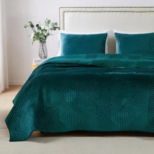 Barefoot Bungalow Riviera Velvet Quilt And Pillow Sham Set - Teal - Picture 1 of 15