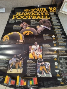 Póster oficial de fútbol americano Iowa Hawkeyes 1988 24"x 38" - Imagen 1 de 16