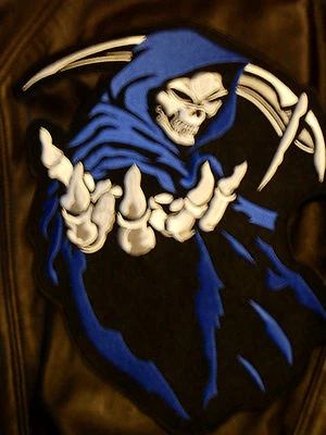 PARCHE CON CAPUCHA PARCA CALAVERA GRANDE 14"X12" para CHAQUETA DE CUERO MOTERA ESPALDA AZUL Foto 1 de 3