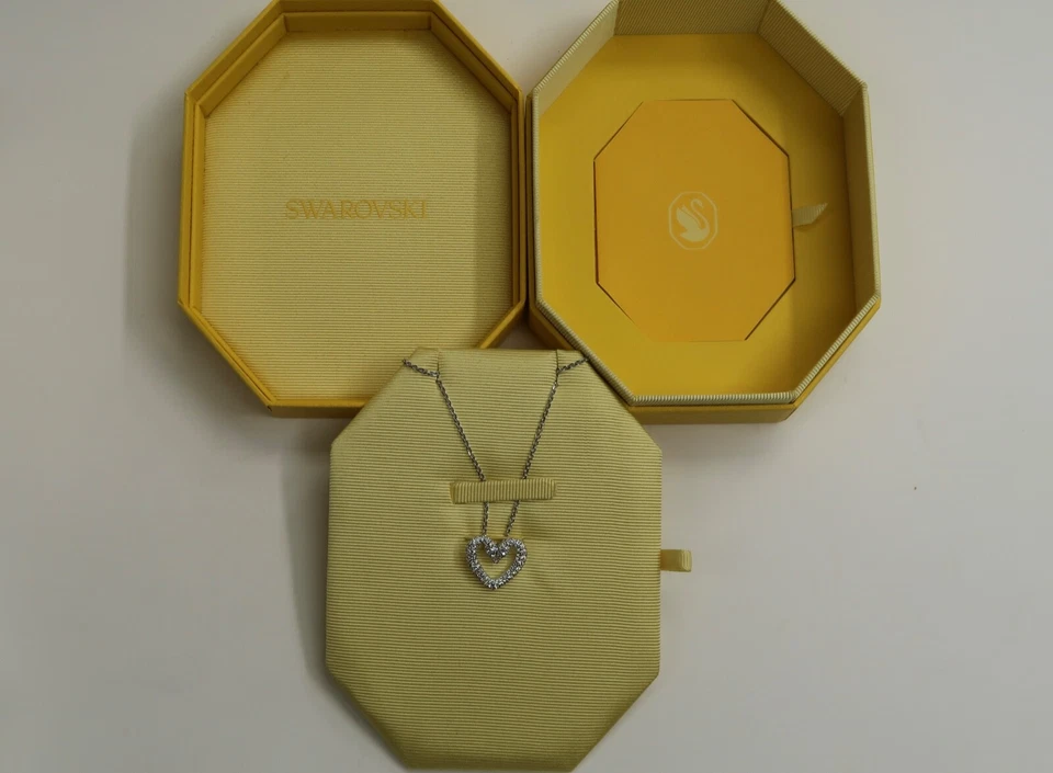 AUTHENTIC Swarovski Una Pendant Crystal Heart Small 5625533 Necklace Love