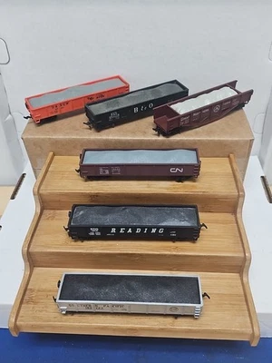 Lot of 6 Assorted HO Scale Gondola With Load Freight Cars Assortment . - Image 1 of 4