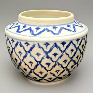 Mini Thai Blue White Porcelain Short Vase 2.75 inches Tall No Chips Or Cracks - Picture 1 of 10