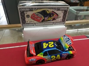 Jeff Gordon 1:24 NASCAR DIECAST 1997 MONTE CARLO BANK Action Racing Du Pont Mill - Imagen 1 de 15